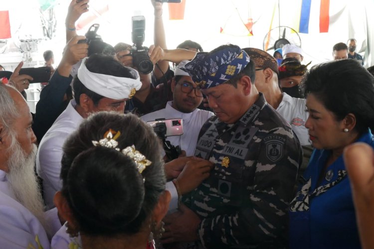 Puri Ageng Blahbatuh Anugerahi Laksamana TNI Yudo Margono Gelar Ksatria Padma Nusantara