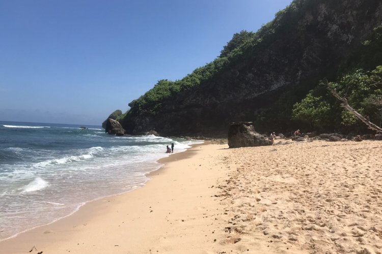 Pantai Tersembunyi di Wilayah Kuta Selatan, Sajikan Panorama Indah Samudera Hindia