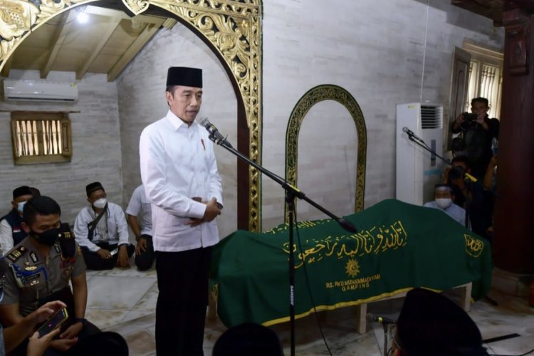 Jokowi ajak masyarakat Indonesia doa kan almarhum agar mendapat tempat terbaik di sisi Allah Swt.