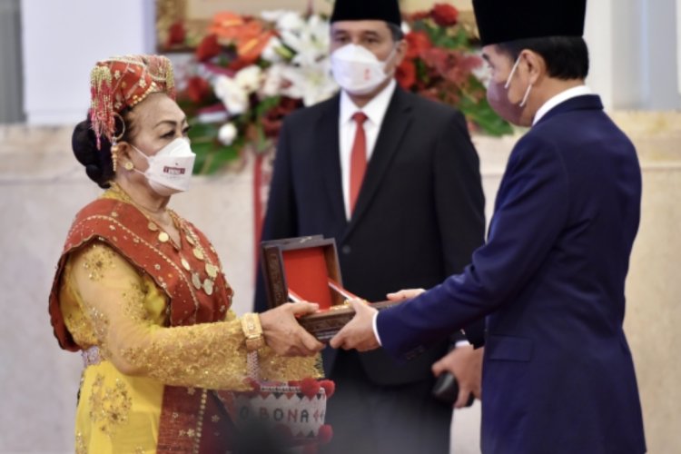 Presiden Jokowi Anugerahkan Tanda Kehormatan bagi 127 Tokoh