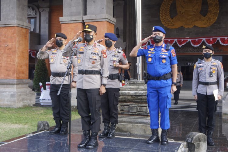 Wakapolda Pimpin Upacara Tradisi Pembaretan Bintara Remaja Polda Bali.