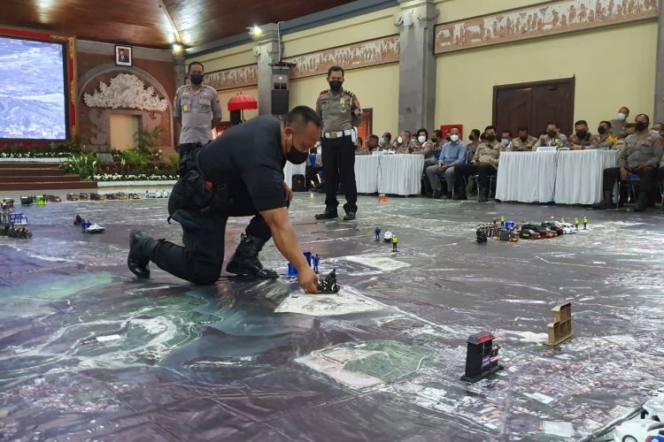 *Jelang Pengamanan Sherpa Track G20, Polda Gelar Latihan Tactical Floor Game*