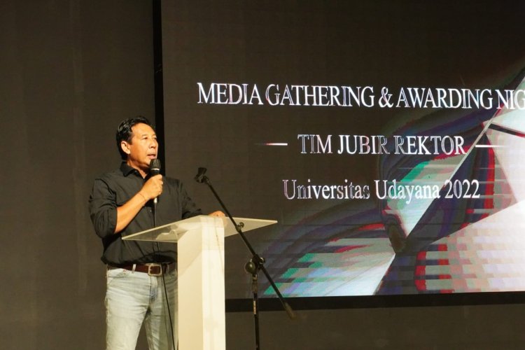 &apos;Awarding Night&apos;, Rektor Berikan Apresiasi kepada Media Partner