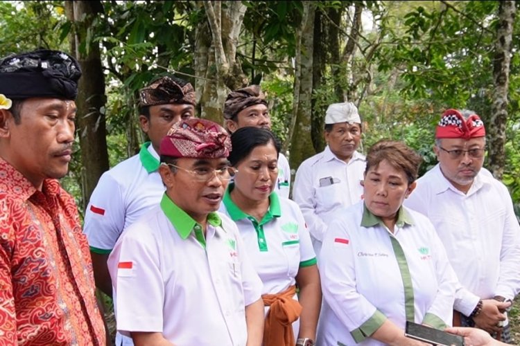 Pelantikan DPC HKTI, Edi Wirawan: Resmikan Desa Durian Belimbing dan Desa Mundeh Kangin