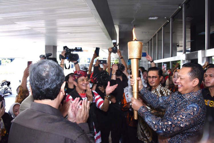 Ketua MPR RI Bamsoet Terima Lawatan Obor Paskah Nasional XIX dan Menghimbau Umat Kristiani Jaga Persatuan di Tahun Politik