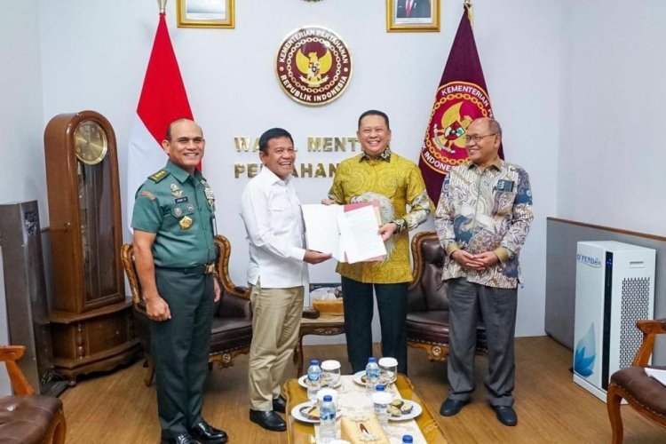 Bambang Soesatyo Terima SK Dosen Tidak Tetap PascasarjanaUnhan