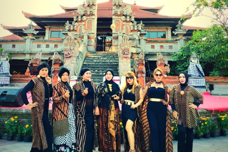 Tampilkan Busana Kind Poleng, Fashion Show Pertiwi Indonesia Bali Meriahkan Gondang Naposo Nusantara