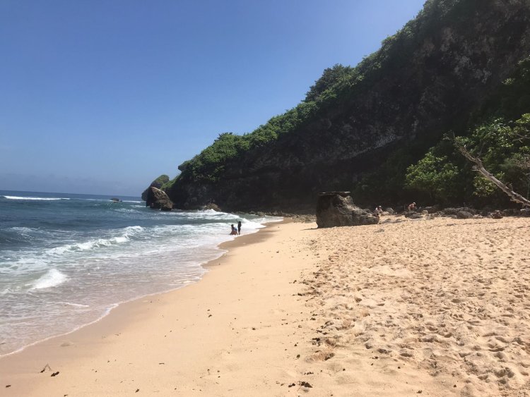 Pantai Tersembunyi di Wilayah Kuta Selatan, Sajikan Panorama Indah Samudera Hindia