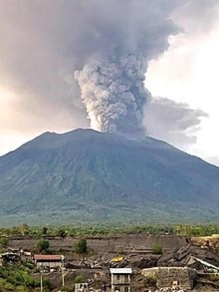 7 Letusan Gunung Agung yang tercatat dalam sejarah Indonesia