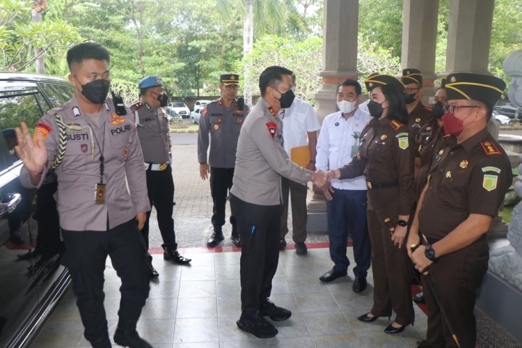 Kapolda Bali mendampingi Gubernur Bali dalam Kunjungan Kerja Komisi II DPR RI