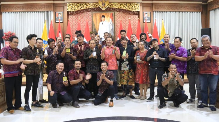 Gubernur Wayan Koster Semangati Stakeholder Arak Bali Gotong Royong Wujudkan Arak Bali sebagai Minuman Ketujuh Spirit Dunia
