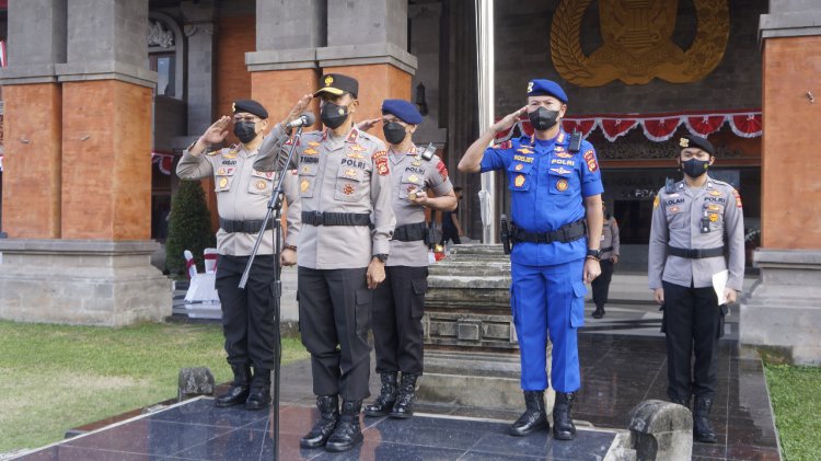 Wakapolda Pimpin Upacara Tradisi Pembaretan Bintara Remaja Polda Bali.