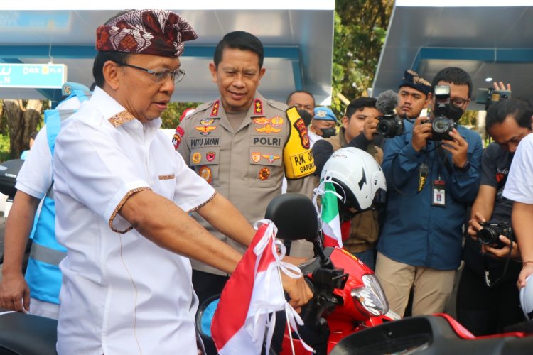 Kapolda Bali Hadiri Parade Konversi Sepeda Motor BBM ke Listrik*