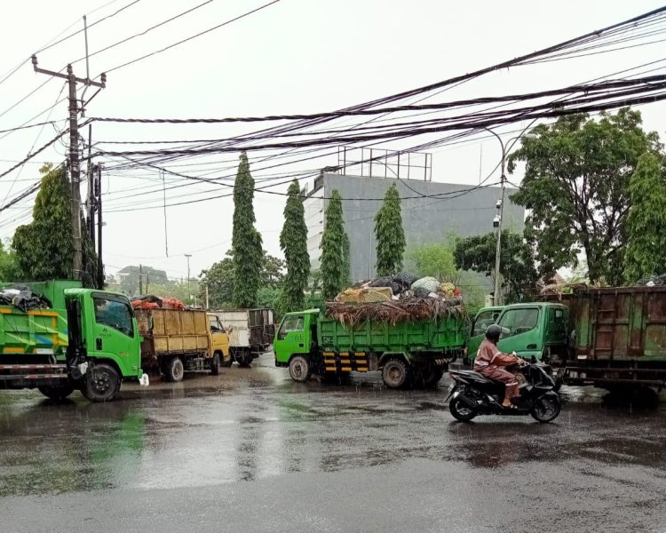 Truk Sampah Kota Denpasar bikin macet antrean hingga 1 Km ,  Agung Susruta: Bersih-bersih Jangan Saat Pejabat Datang Saja