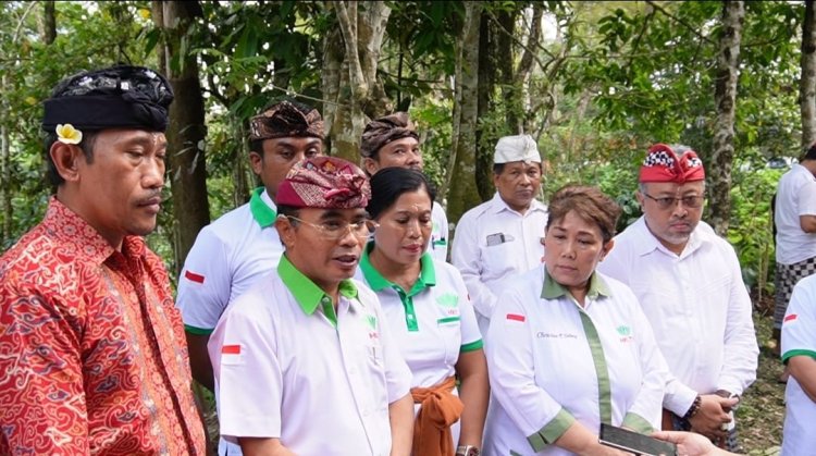 Pelantikan DPC HKTI, Edi Wirawan: Resmikan Desa Durian Belimbing dan Desa Mundeh Kangin
