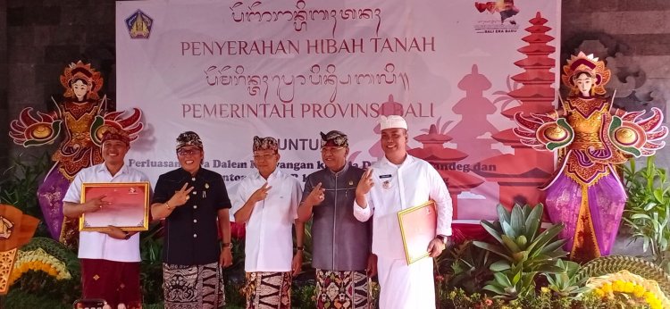 Megawati Soekarnoputri Cairkan Hubungan Wayan Koster dengan Giri Prasta