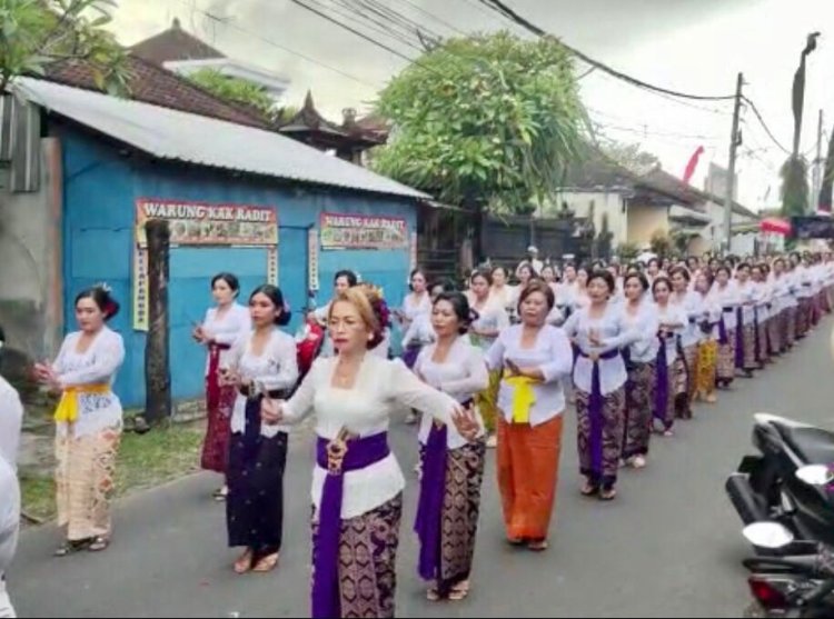 Mahasiswa Fakultas Hukum UNUD Daftarkan Tari Pendet Ke Kemenkumham