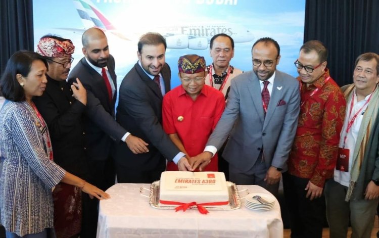 Wayan Koster Sambut Penerbangan perdana pesawat Emirates EK368 Airbus A380 tiba di Bandara Udara Ngurah Rai Internasional,