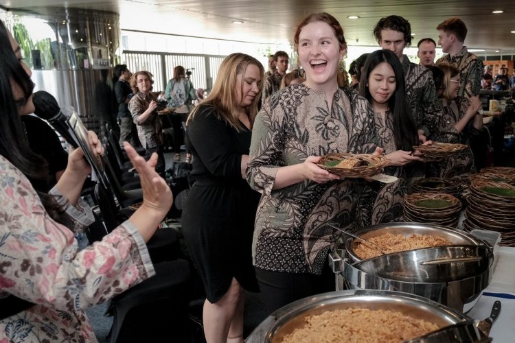 Kemenparekraf Kenalkan Kuliner Khas Indonesia pada Para Pemuda Australia Peserta AIYEP