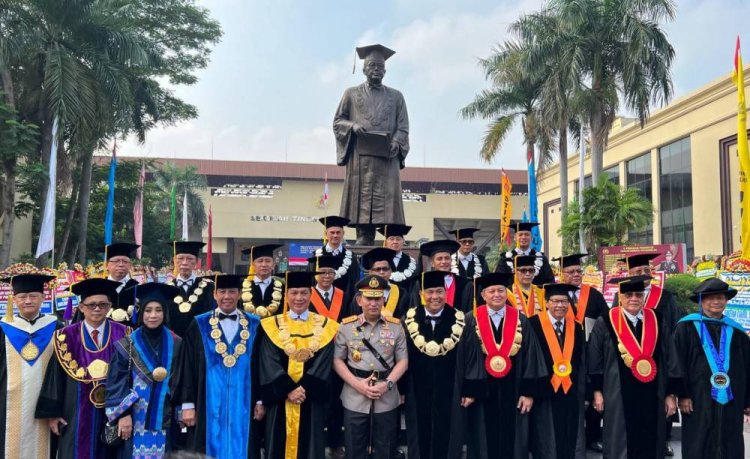 Rektor Universitas Udayana Hadiri Pengukuhan Guru Besar Tetap Komjen Pol. Prof. Dr. Petrus R Golose