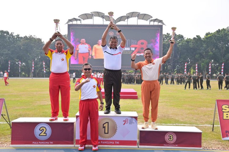 Sekjen Kemhan Hadiri Penutupan Kejuaraan Panglima TNI, Kemhan Raih Juara 3 Tenis Lapangan.
