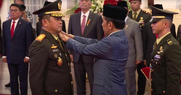 Presiden Jokowi Lantik Letjen TNI Maruli Simanjuntak Jadi KASAD