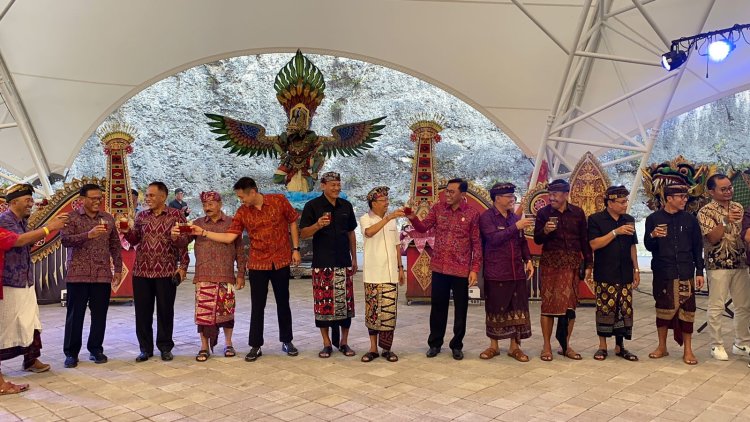 Koster Diapresiasi Lindungi Arak Bali Sebagai Warisan Budaya 