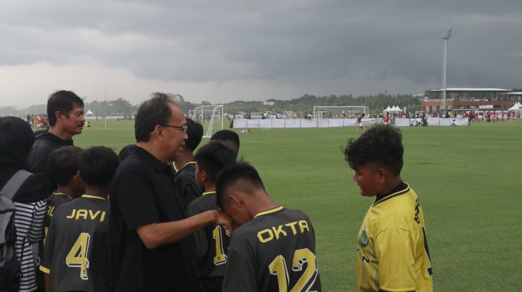 Cinta Bola, Wayan Koster Sambangi United Training Center