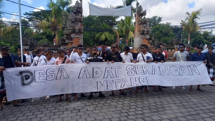 Ada Apa? Ratusan Krama Desa Adat Serangan Geruduk MDA Bali