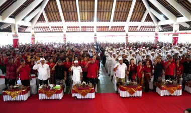 Pengrajin Perak Sebut Diselamatkan Wayan Koster, Nelayan Bali Tetapkan Hati untuk Koster-Giri