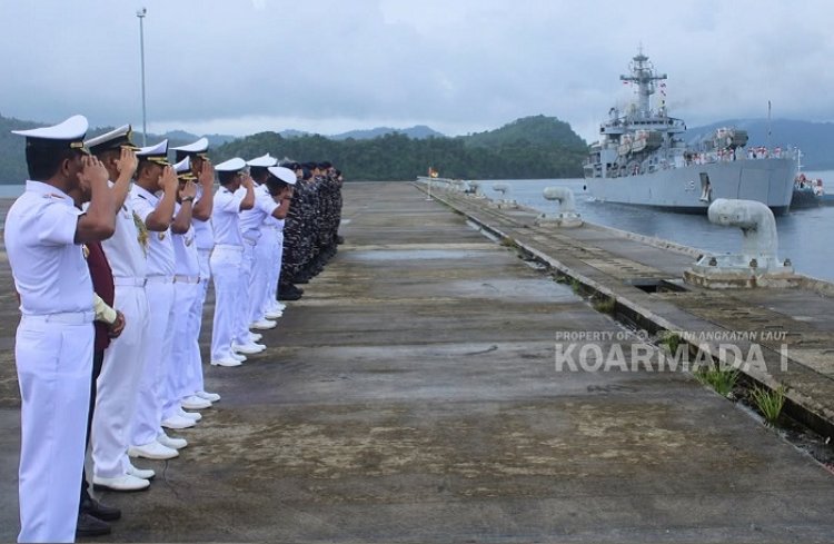 KRI Bung Karno dan Kapal Perang India Patroli di Perbatasan Sabang