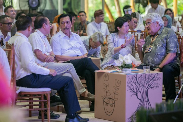 Menyepi di Bali, THK U Gelar Refleksi Global di Pantai Kura Kura Bali