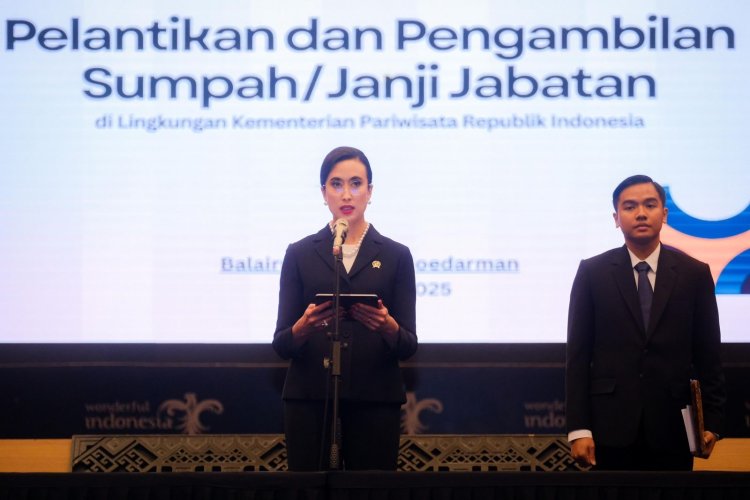 Lantik Pejabat di Lingkungan Kemenpar, Menpar Sampaikan 7 Prinsip Jalankan Amanah Baru