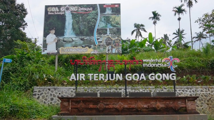 Menyusuri Keindahan Tersembunyi Air Terjun Goa Gong di Desa Sulangai