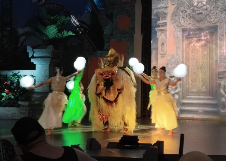 The Light of Bali, Harmoni Dua Dunia, Perpaduan Magis Laut, Daratan, dan Budaya di Panggung Trans Studio Bali