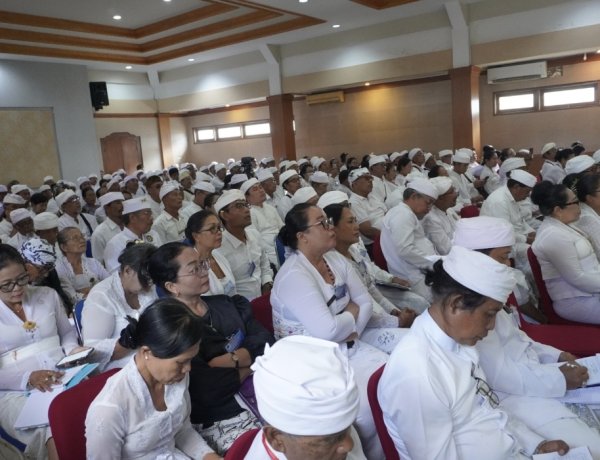 PSN Denpasar Kupas Filosofi Dewa Yadnya Lewat Seminar Pemendakan dan Pedatengan