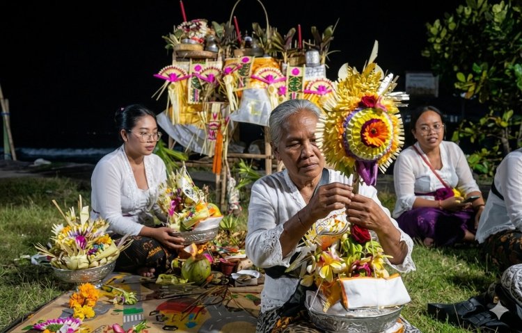 Ratusan Umat Ikuti Ritual Warak Keruron Massal di Padanggalak, Jadi Ruang Pemulihan Spiritual dan Batin