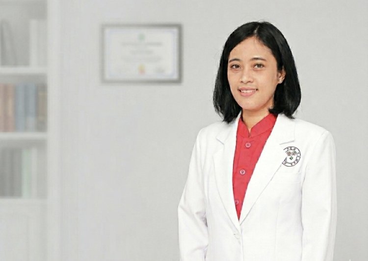 drg. Maya Sari Dewi Tekankan Pencegahan Dini, Skrining Gigi Siswa SDN Abuan Jadi Sorotan Baksos FKG Unmas