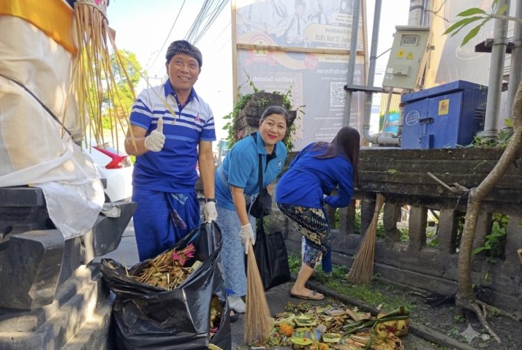 Demokrat Bali Turun Bersih-Bersih Sampah, Mudarta: Kebersihan Kunci Menjaga Citra Pariwisata Pulau Dewata