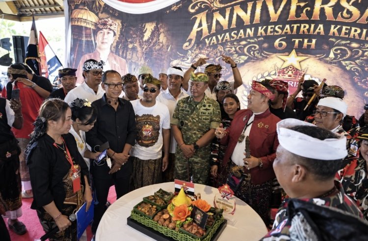 Angin Kencang Buka Backdrop Saat Jro Bima akan Berpidato di HUT ke-6 YKKB, Serukan “Mulat Sarira, Nyujur Rahayu”