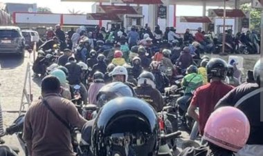 Antrean BBM Mengular 1 Kilometer, Jalur By Pass Ngurah Rai hingga Sidakarya Tersendat