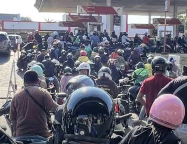 Antrean BBM Mengular 1 Kilometer, Jalur By Pass Ngurah Rai hingga Sidakarya Tersendat